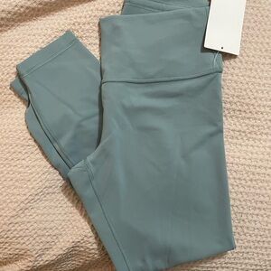 Lululemon Wunder Train High-Rise
Tight 25"